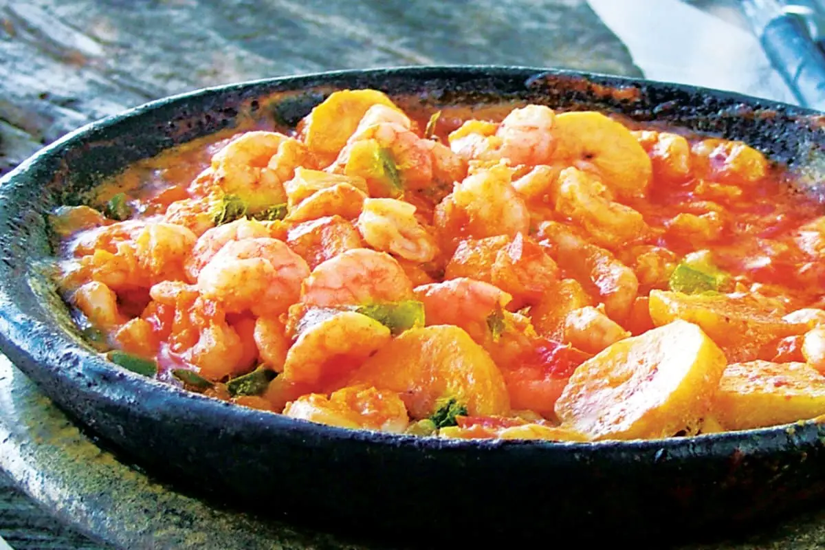 Bobó de Camarão na Panela de Pedra Sabão