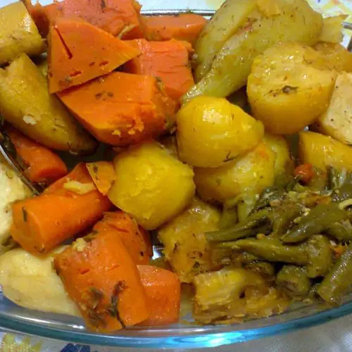 cozido-legumes na panela de pedra sabão