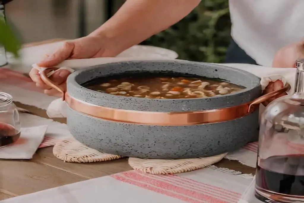 feijoada-brasileira-na-panela-de-pedra-sabao