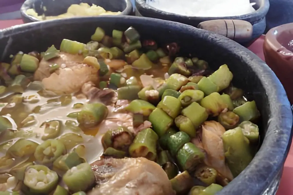frango-quiabo-na-panela-de-pedra-sabao