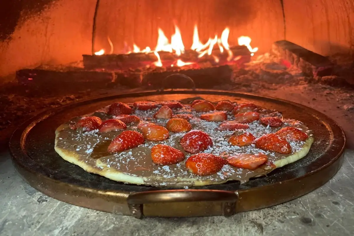 Pizza na Pedra Sabão: Uma Maneira Rústica e Saborosa de Fazer Pizza em Casa