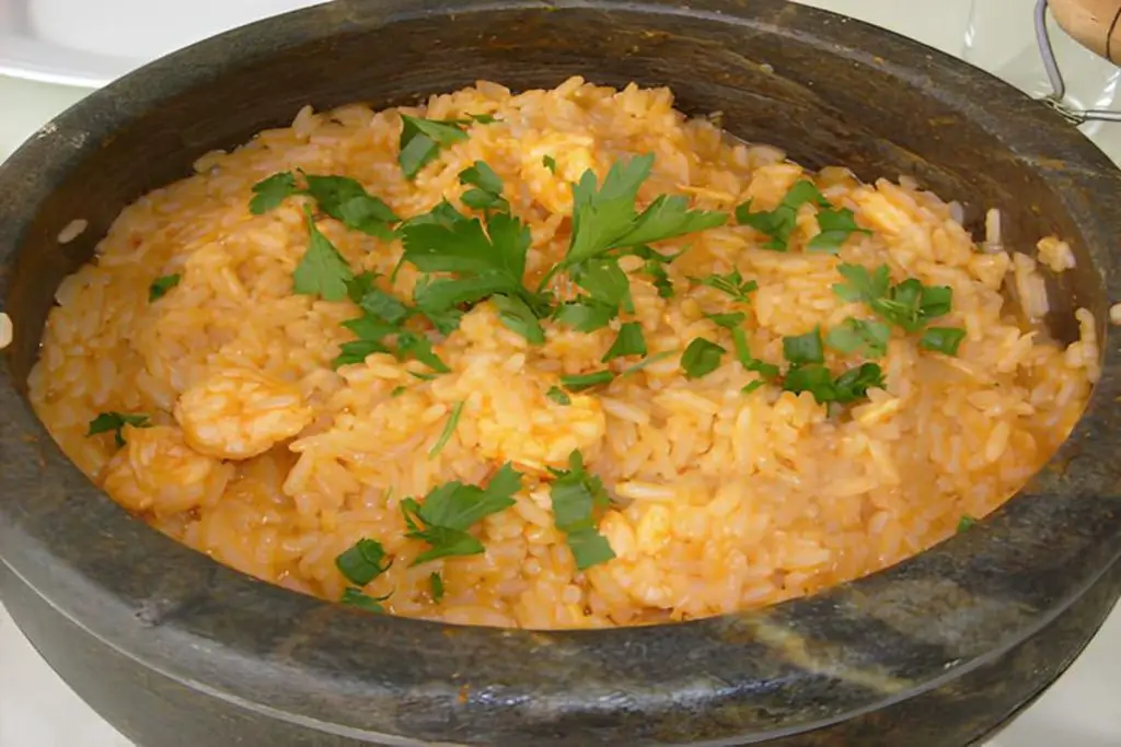 risoto-de-camarao-feito-na-panela-de-pedra-sabao