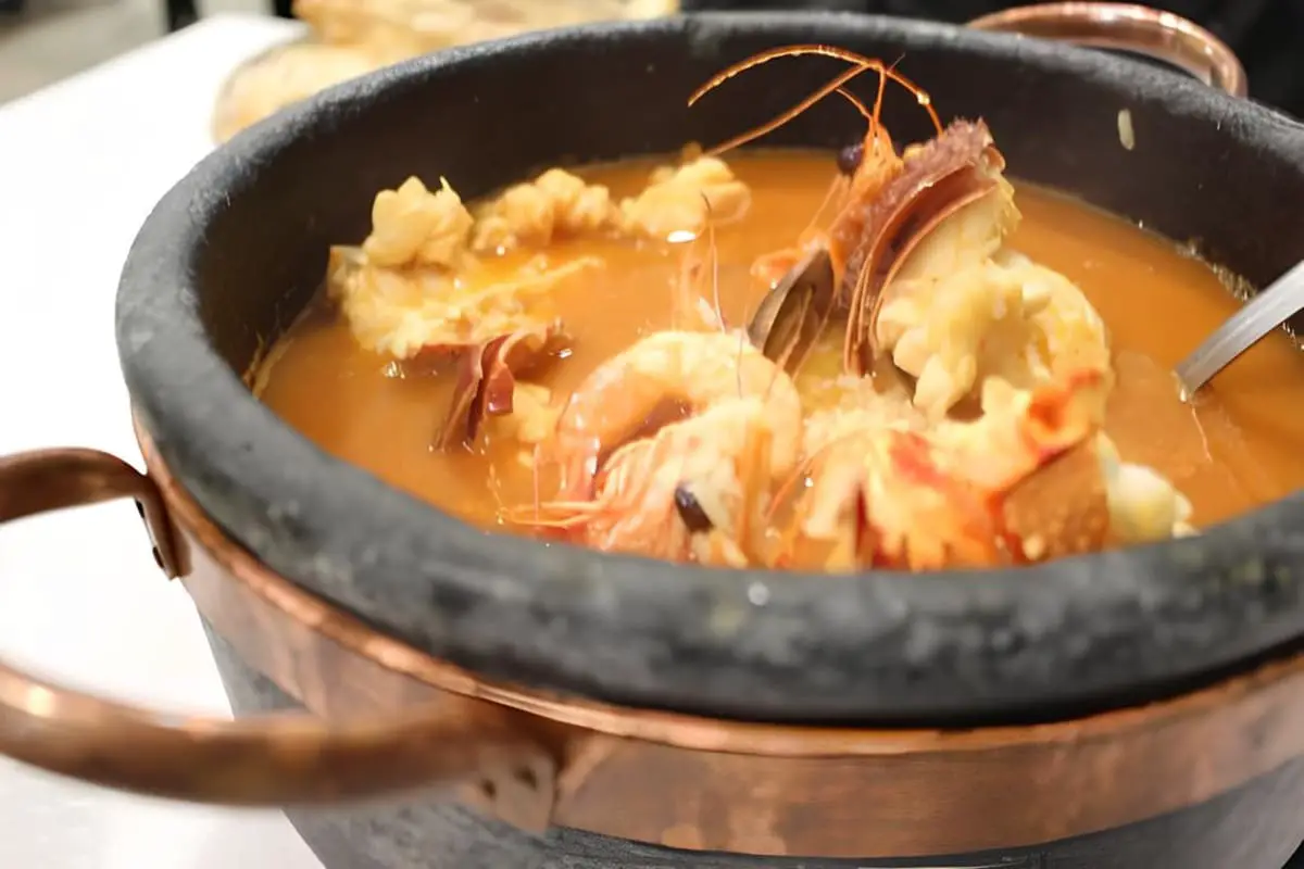 risoto de camarao na panela de pedra sabao