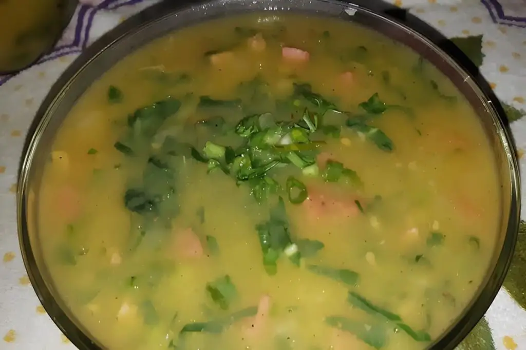 caldo-verde-na-panela-de-ferro
