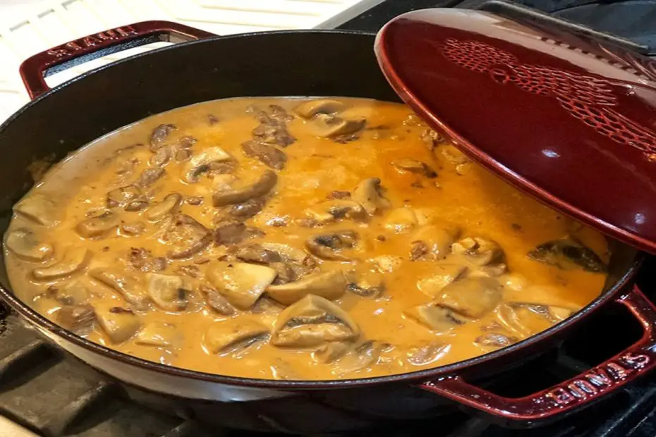 Strogonoff de carne na panela de ferro