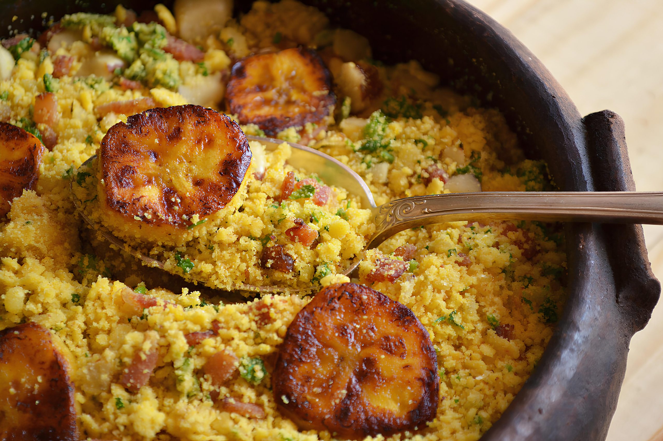 Farofa de Banana na Panela de Pedra: Um Clássico Reinventado