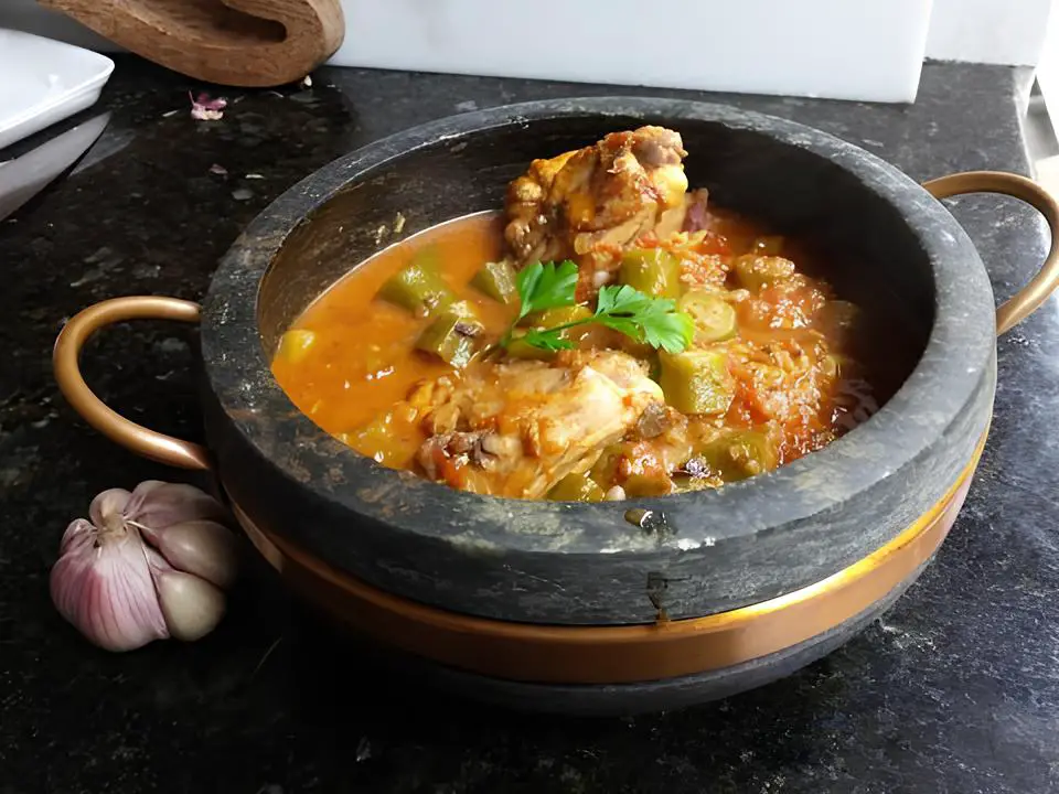 Galinhada na Panela de Pedra: Um Clássico Reconfortante