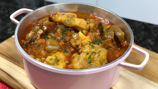 Mocotó na Panela de Ferro: Uma Tradição Rústica e Saborosa