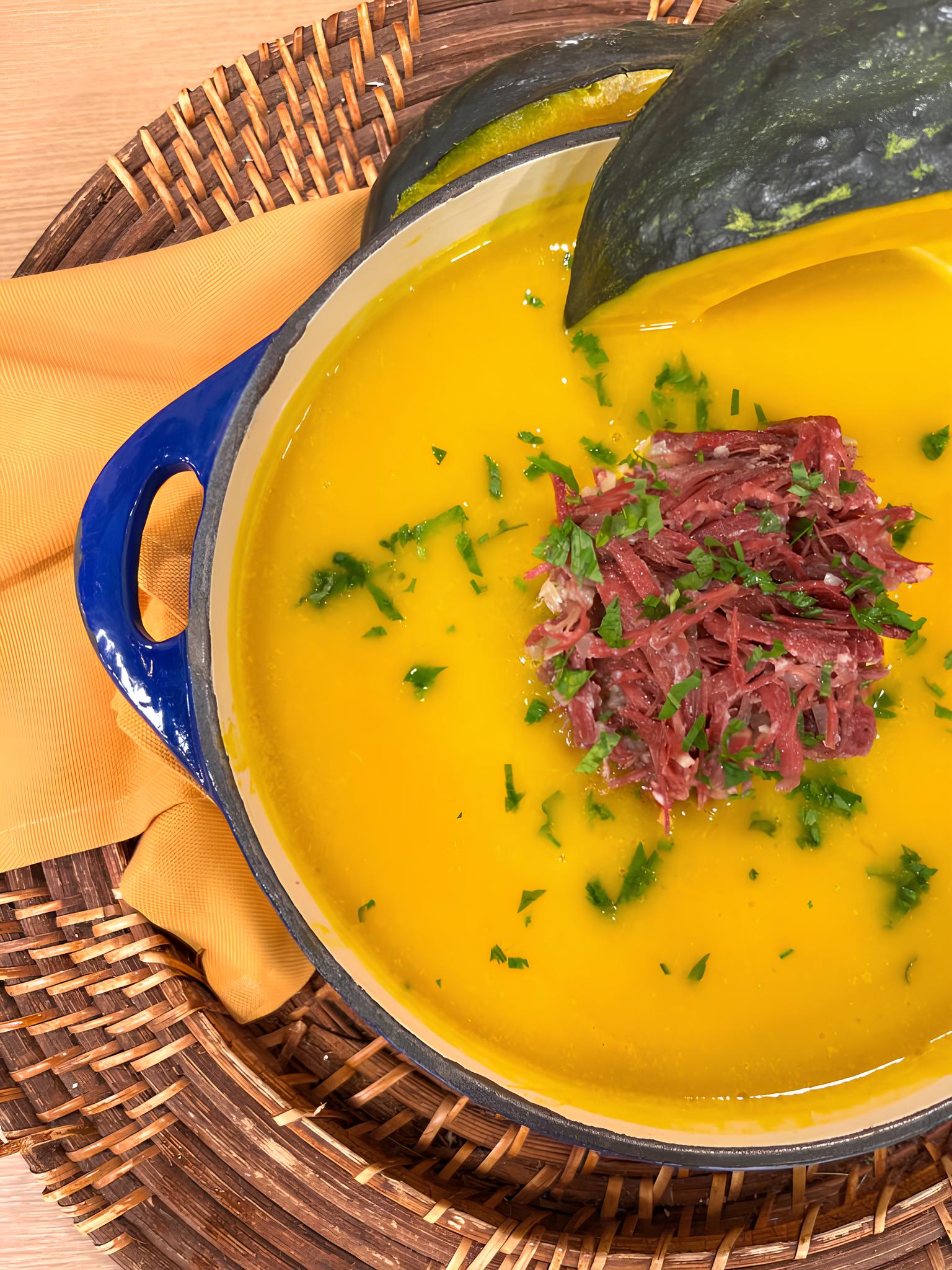 Sopa de Abóbora com Carne Seca na Panela de Ferro