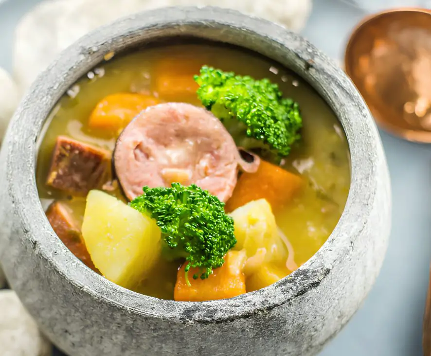 Sopa de Pedra na Panela de Pedra