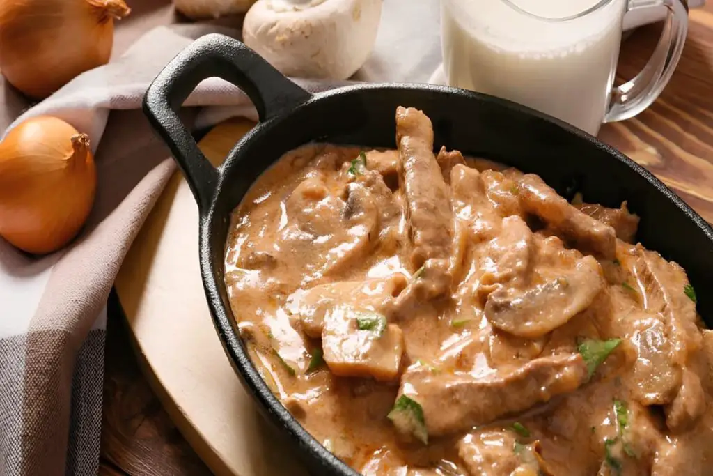 strogonoff de carne na panela de ferro
