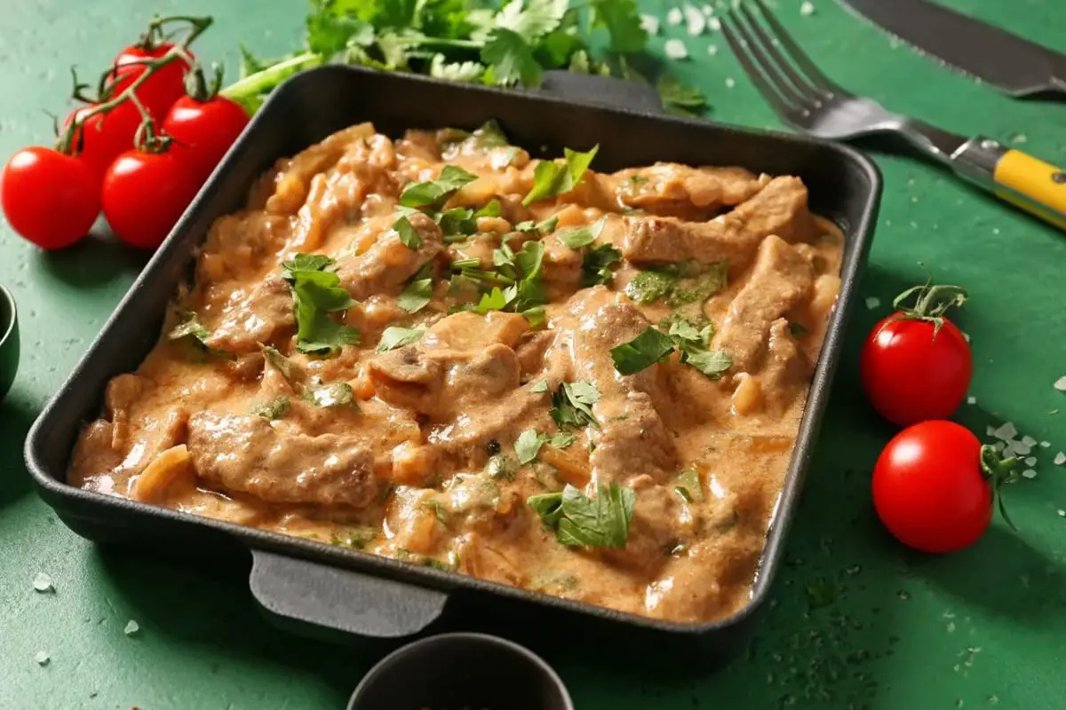 strogonoff-de-frango-na-panela-de-ferro