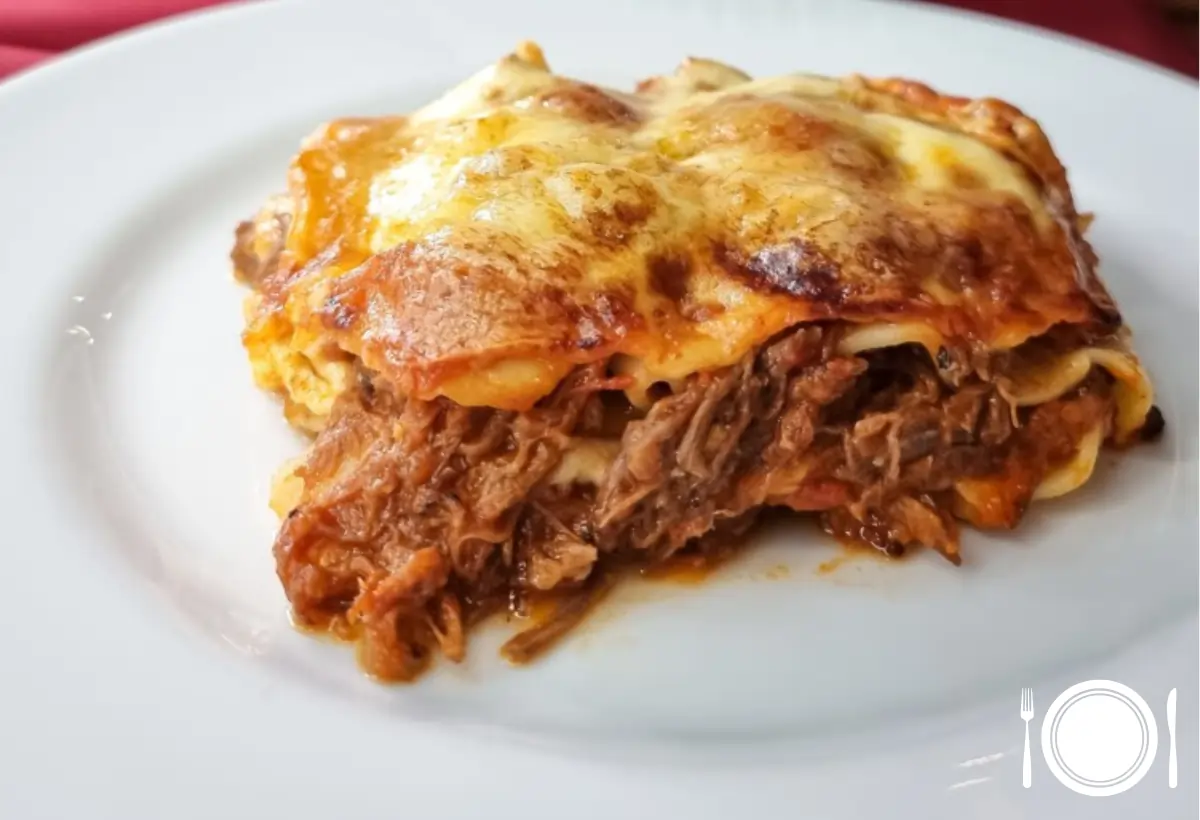 Lasanha de Costela na Panela de Ferro: Um Toque Rústico e Saboroso