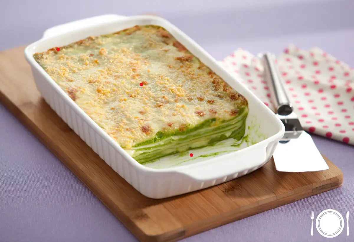 Lasanha de Espinafre, Molho Alfredo e Nozes na Panela de Pedra