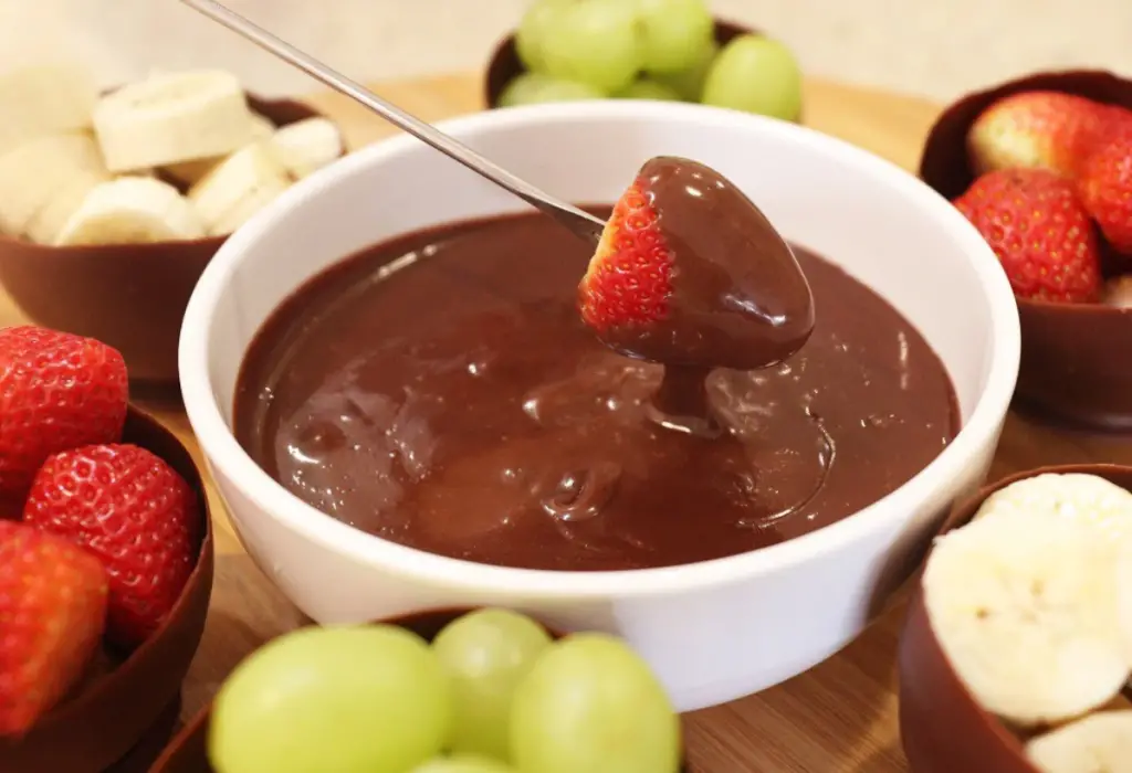 fondue-de-chocolate-com-frutas