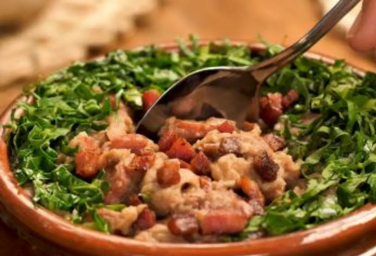 Tutu à Mineira na Panela de Pedra