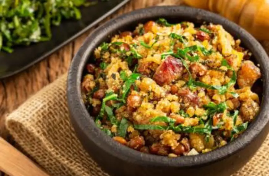 Feijão Tropeiro na Panela de Barro