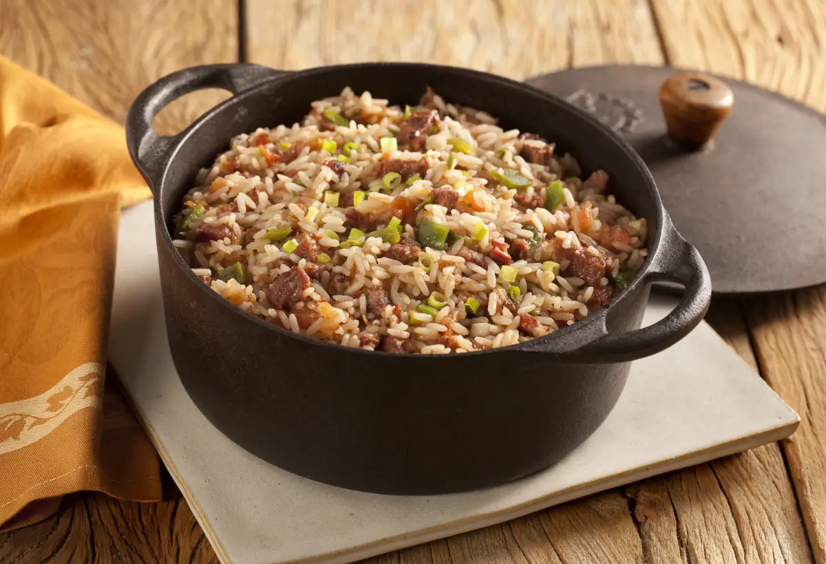 Arroz Carreteiro na Panela de Ferro