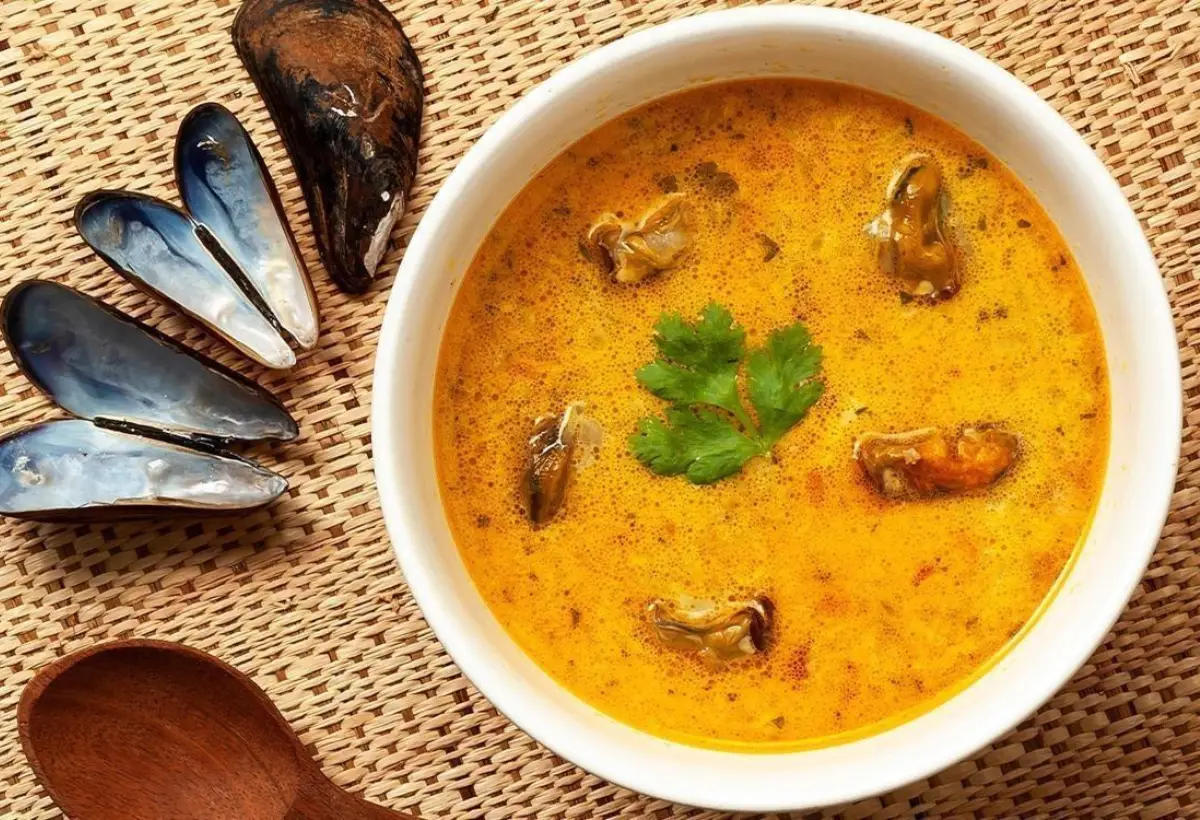 Caldinho de Sururu na Panela de Barro