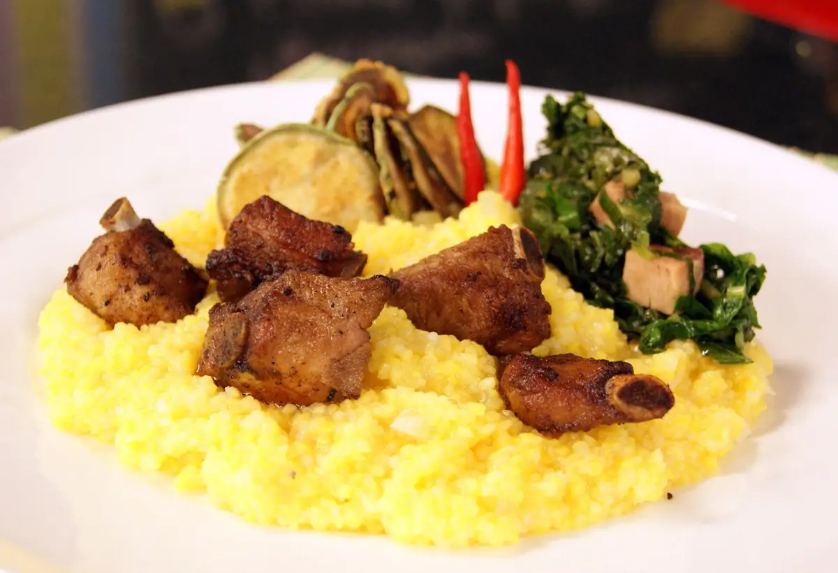 Costelinha de Porco com Canjiquinha na Panela de Ferro