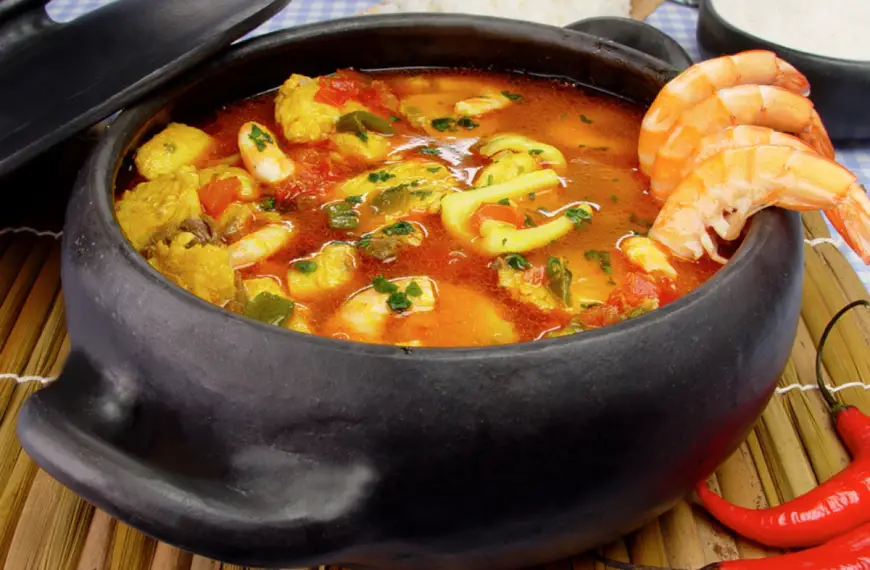 Ensopado de Frutos do Mar na Panela de Barro