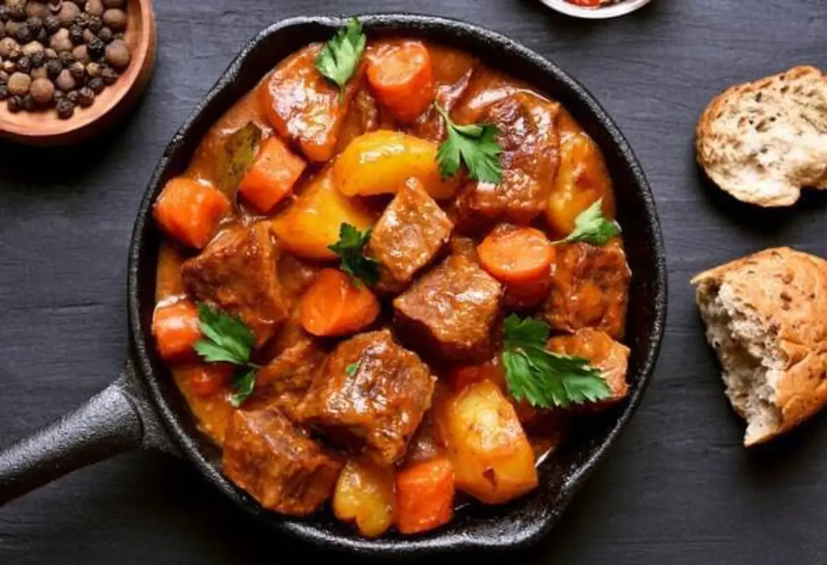 Ensopado de Carne na Panela de Ferro