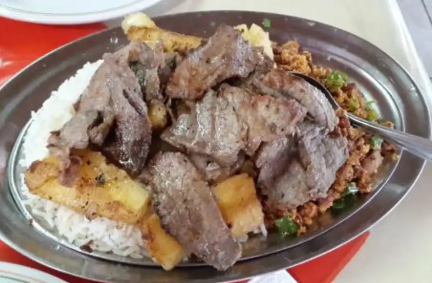 Feijão de Corda com Carne de Sol na Panela de Barro