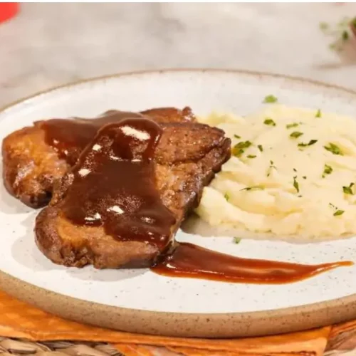 Filé ao Molho Madeira Na Panela de Barro