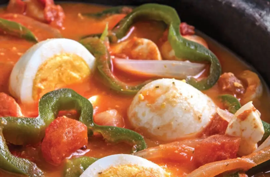 Moqueca de Ovos na Panela de Barro