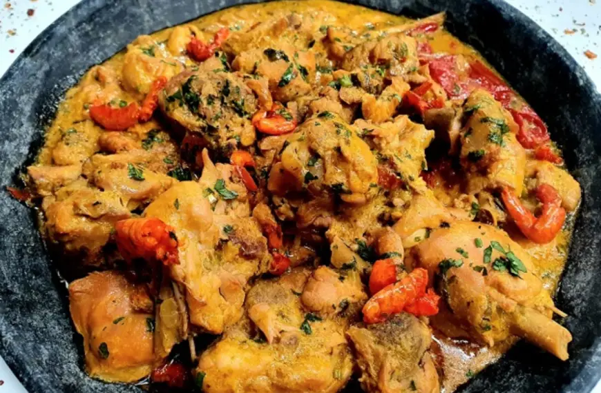 Xinxim de Galinha na Panela de Barro