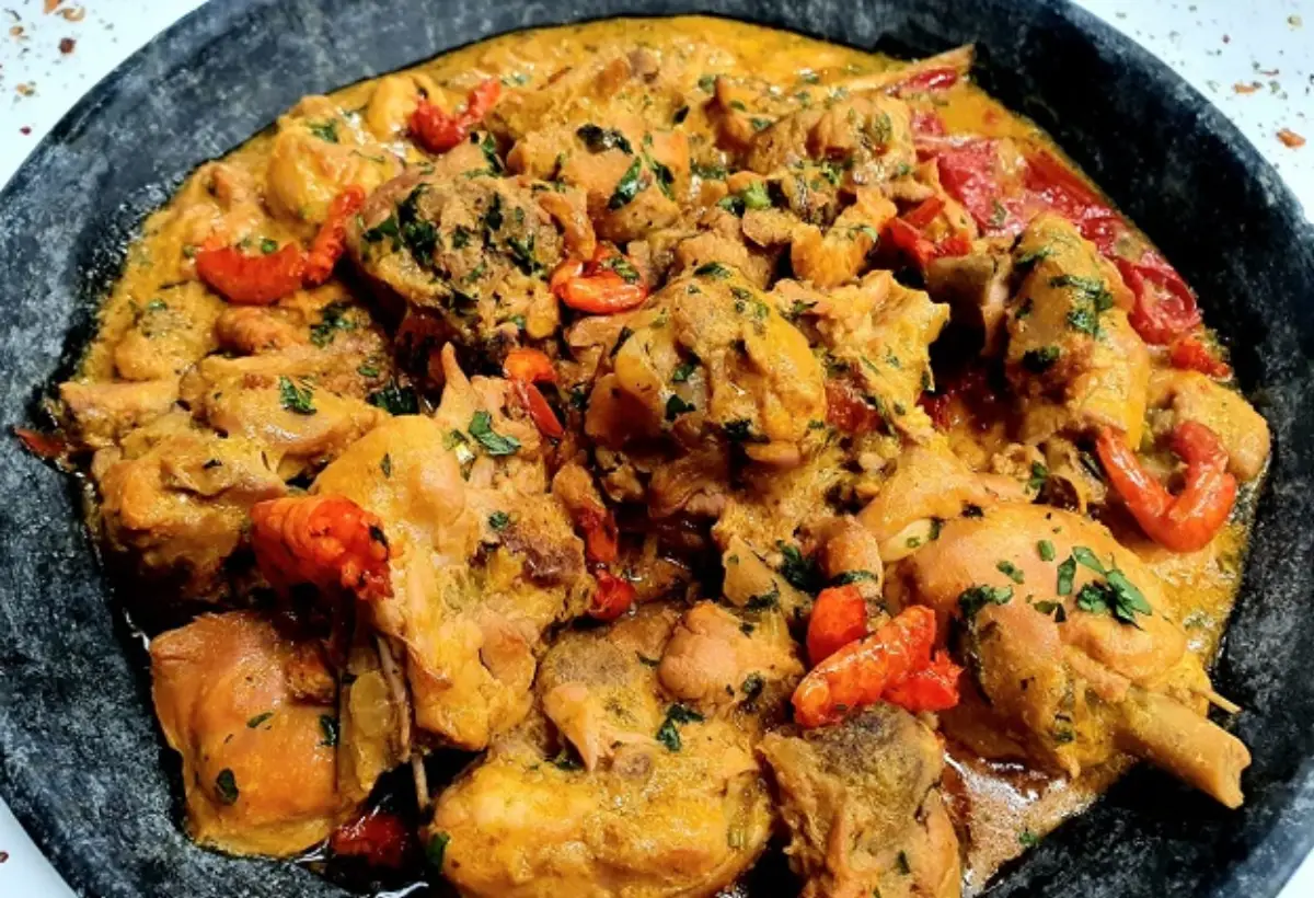 Xinxim de Galinha na Panela de Barro