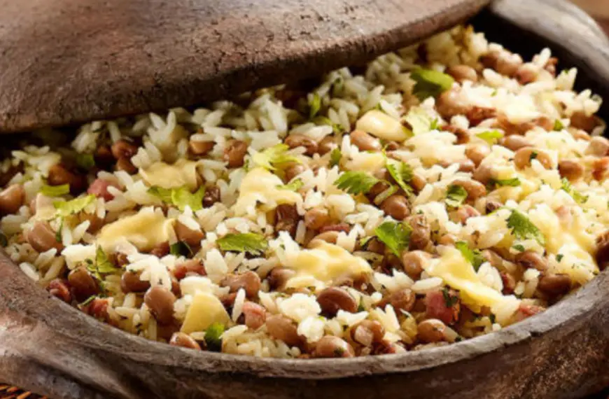 Baião de Dois com Carne de Sol na Panela de Barro