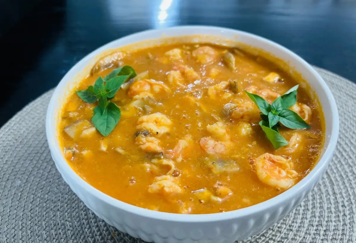 Ensopado de Camarão na Panela de Barro