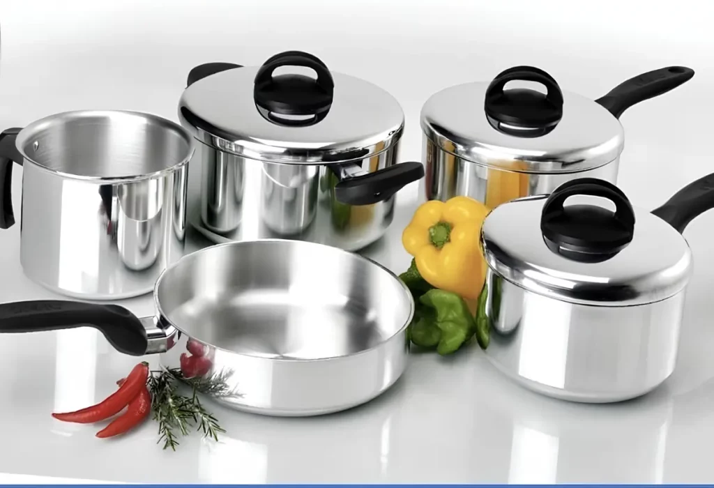 Um Jogo de panela nigro de alumínio.