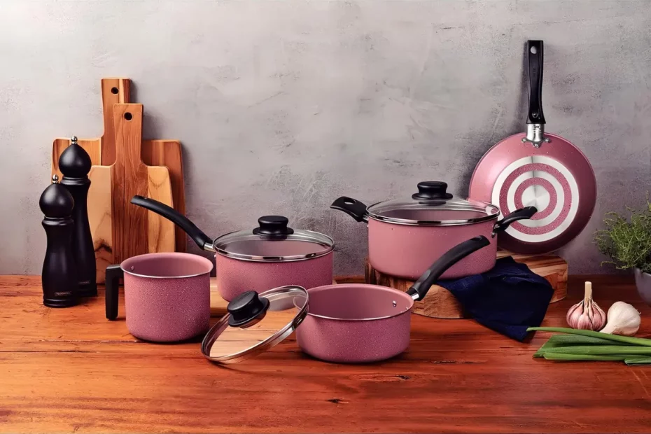 Jogo de panela Tramontina revestida na cor rosa claro.