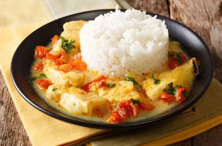 Peixe ao Molho de Coco na Panela de Barro