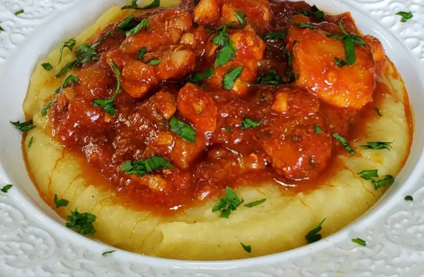 Polenta com Frango na Panela de Pedra