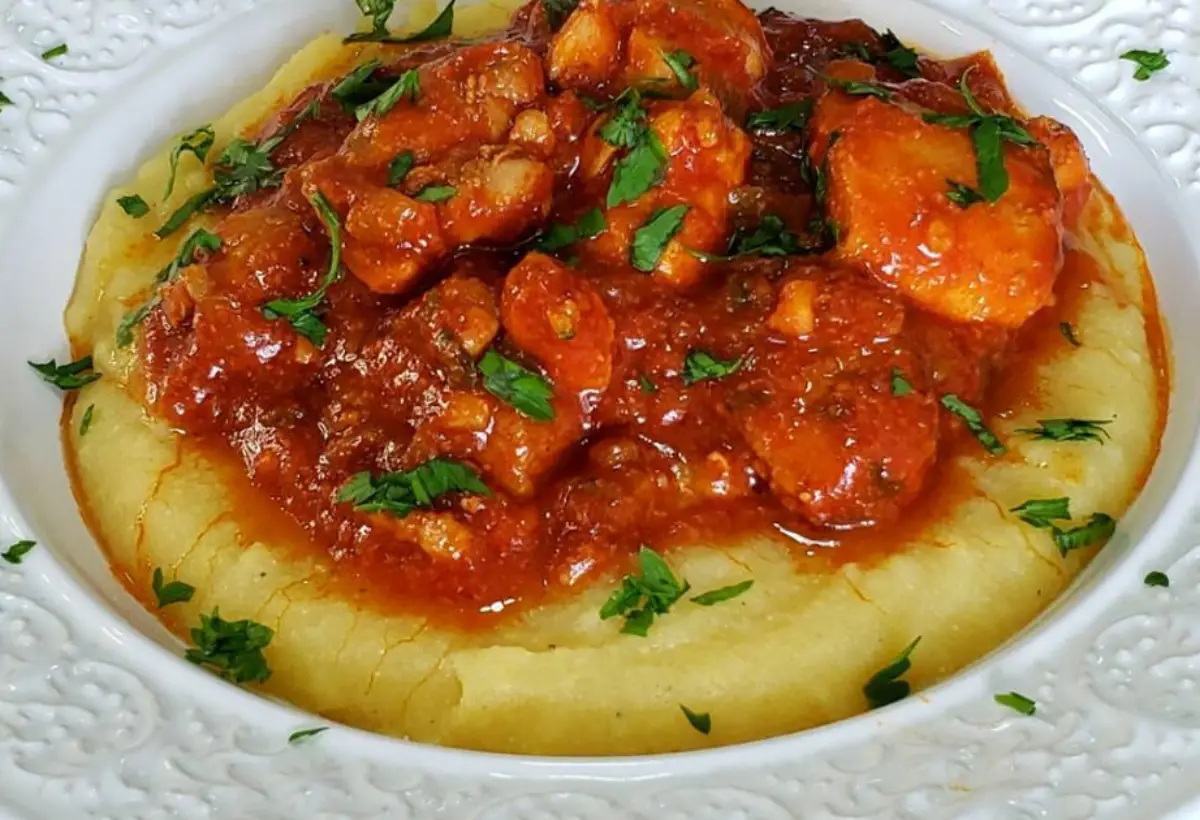 Polenta com Frango na Panela de Pedra