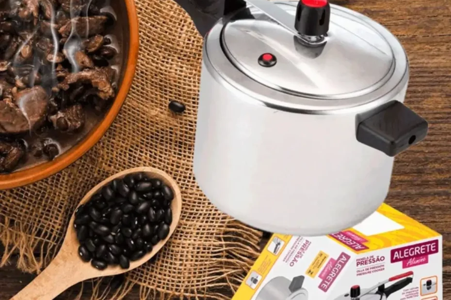 Uma panela de pressão da marca alegrette.