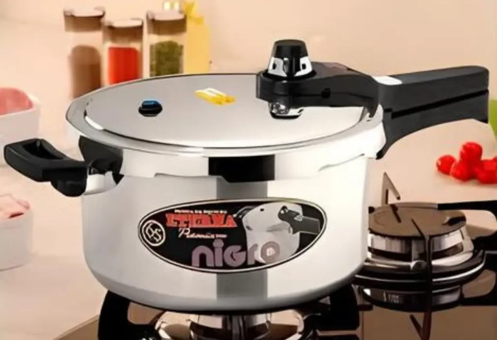 Uma panela de pressão da marca nigro.