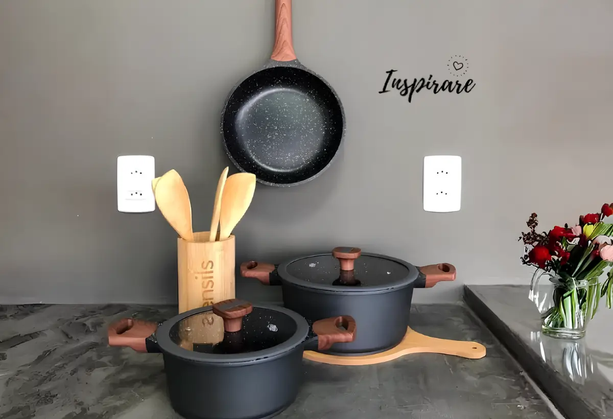 Jogo de panelas sem uso de óleo.