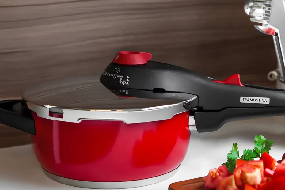 Uma panela de pressão tramontina.