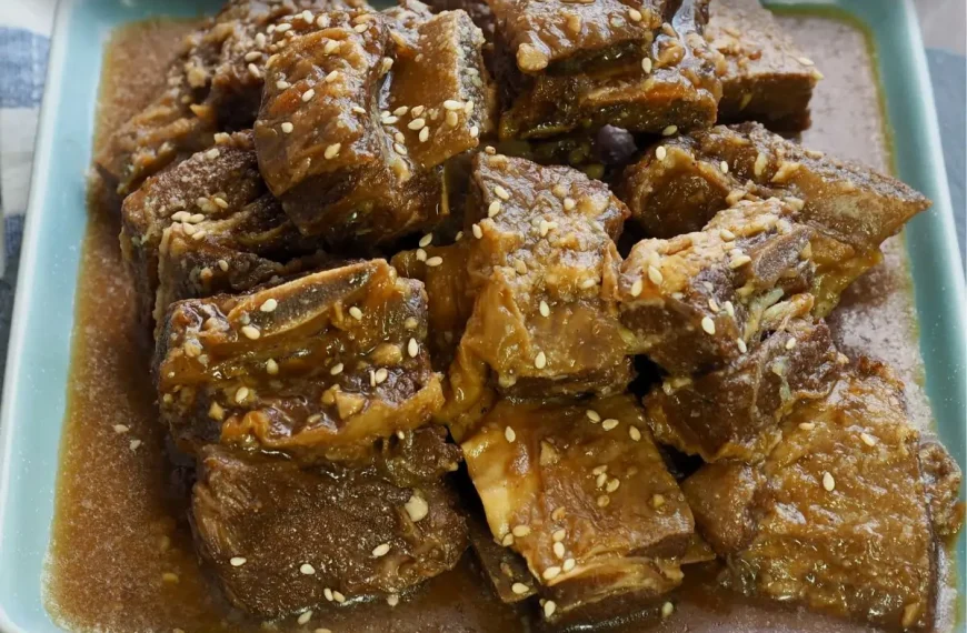 Uma forma com costela gaúcha feita na panela de pressão.