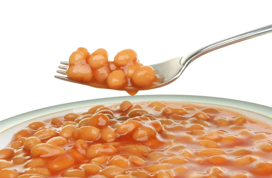 Feijão bem temperado pronto para ser servido.