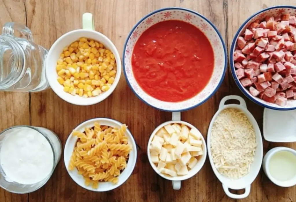 INGREDIENTES PARA FAZER MACARRONADA COM CALABRESA NA PANELA DE PRESSÃO.