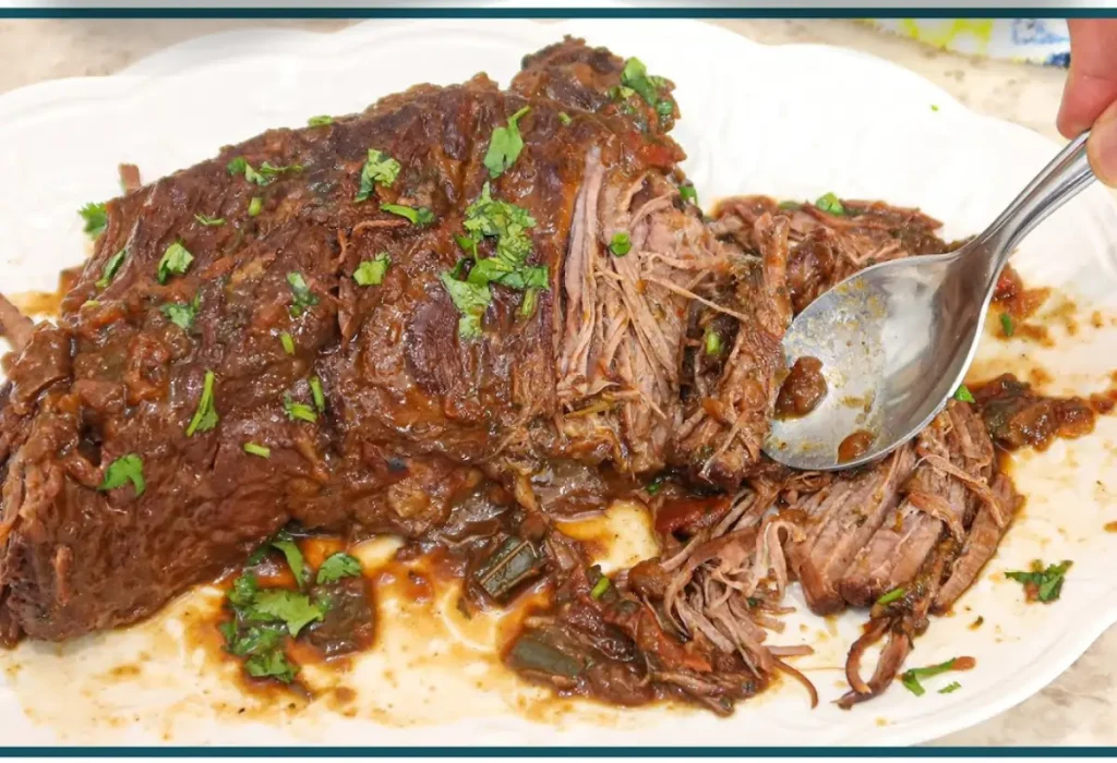 Um prato com maminha feita na panela de pressão.