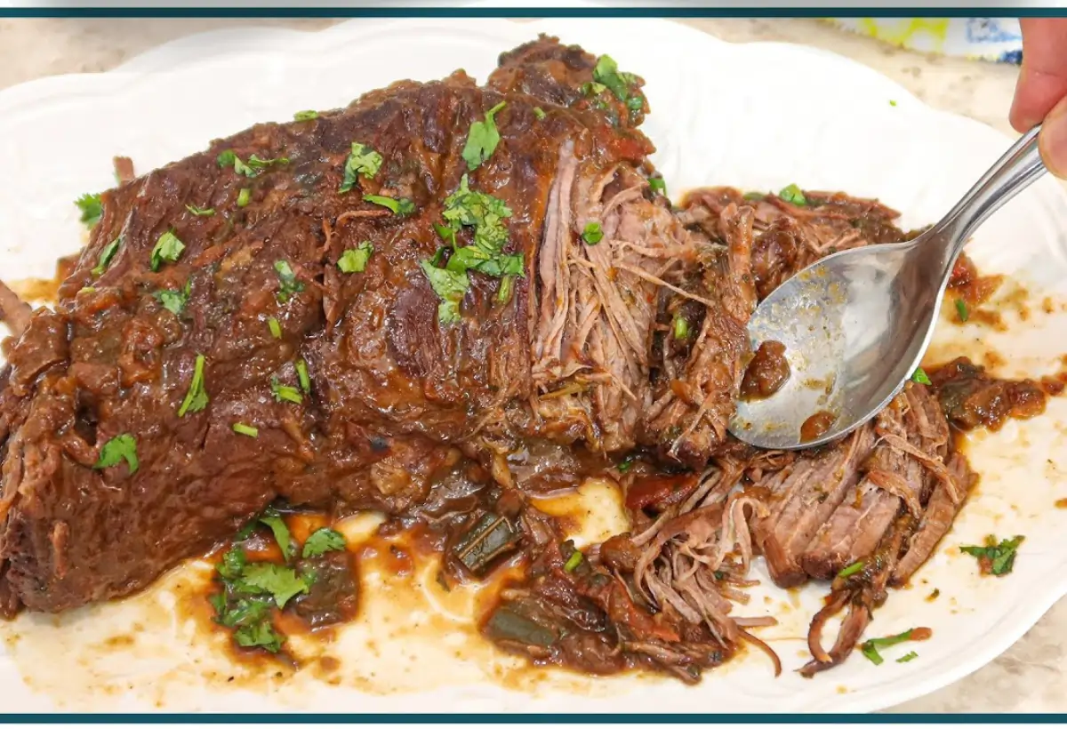 Um prato com maminha feita na panela de pressão.