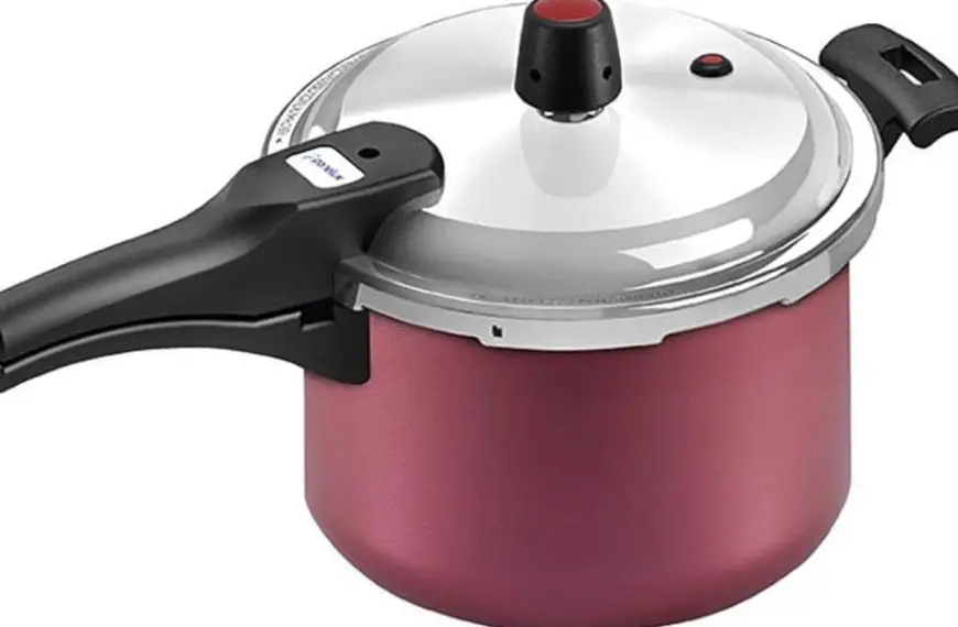 Panela de Pressão com Fechamento Externo