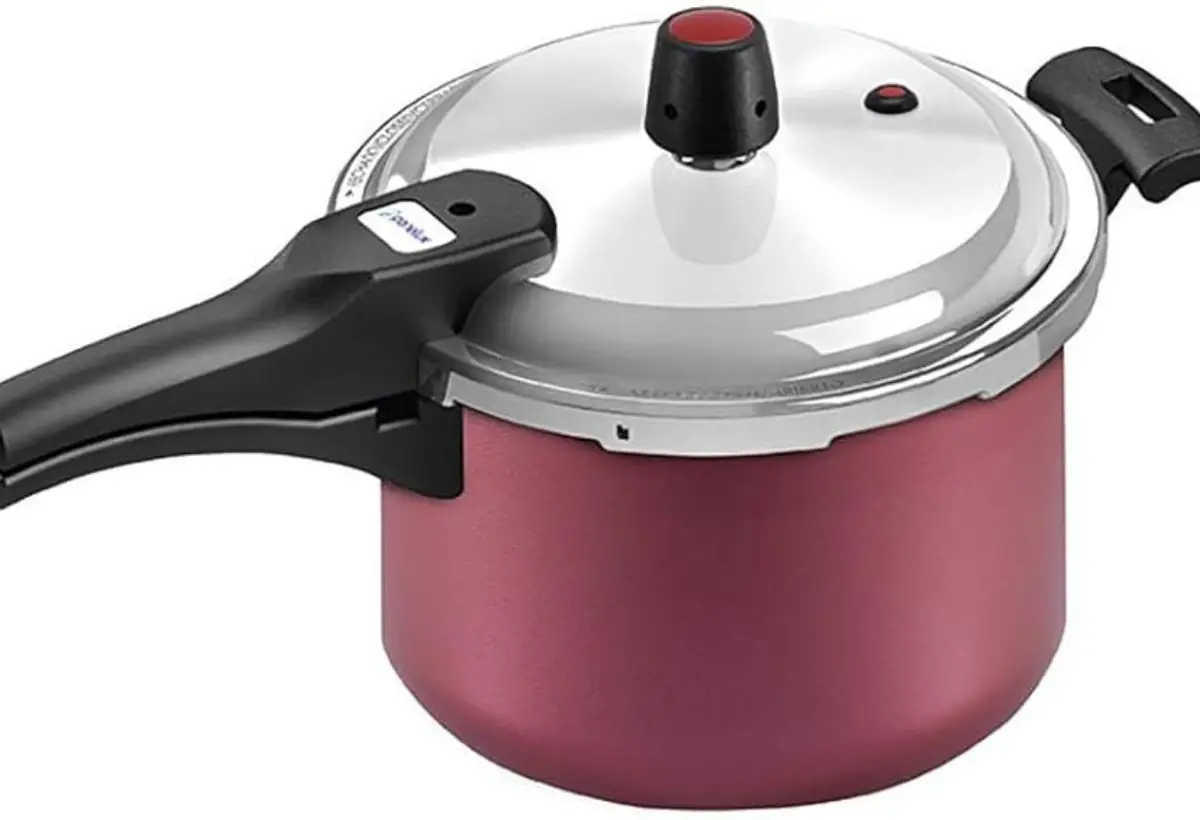 Panela de Pressão com Fechamento Externo