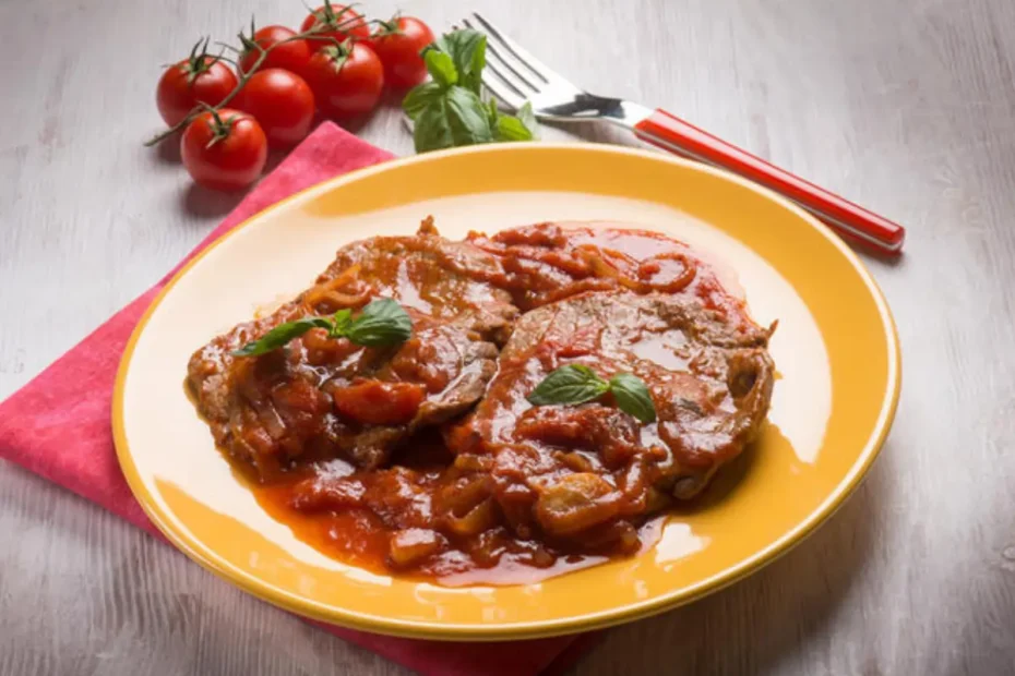 Um prato com bife feito na panela de pressão.